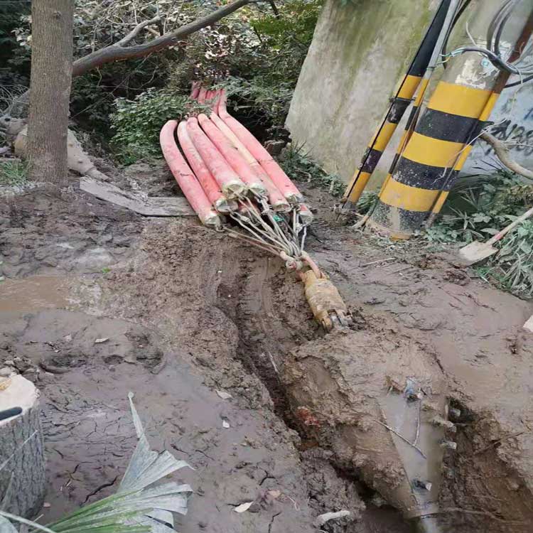 天门过路拖拉管